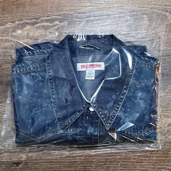 XSmall wornonce True Religion imitation jean shirt button for Rolling sleeves up - Picture 2 of 8